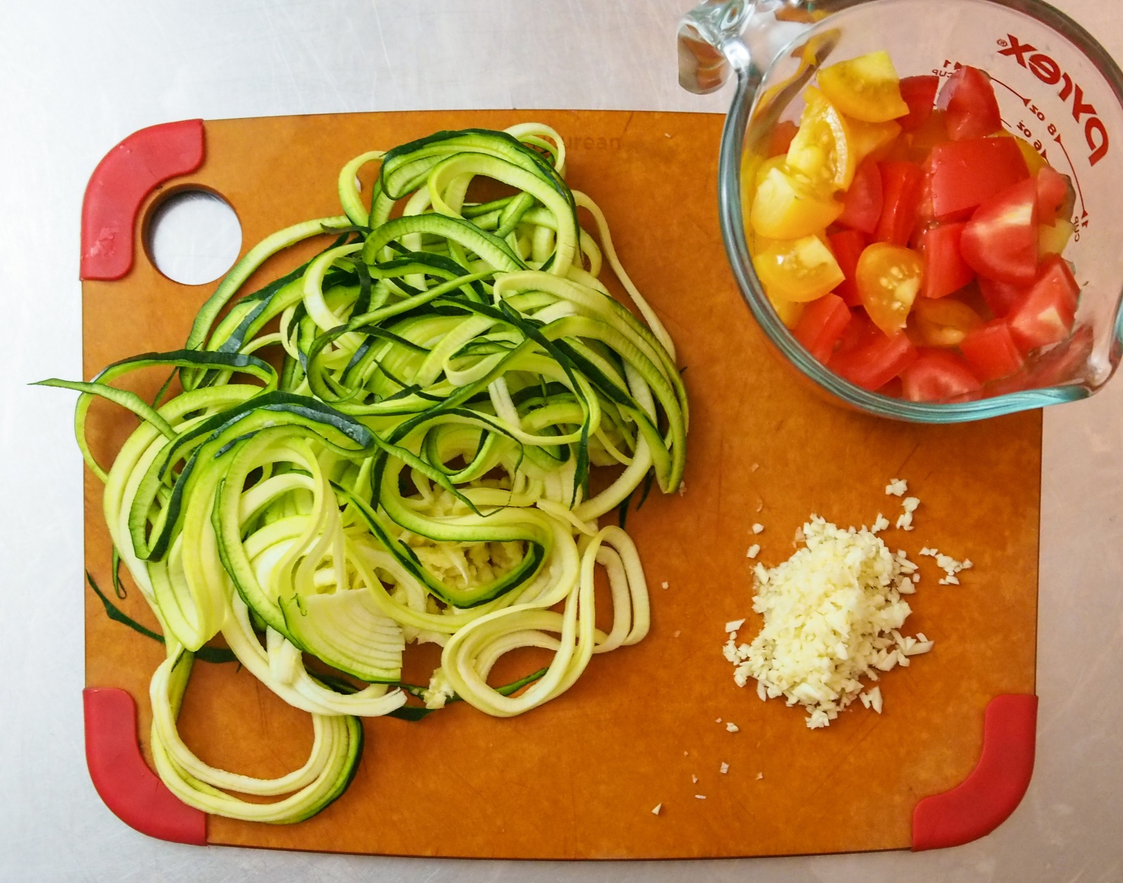garlicky zoodles-1